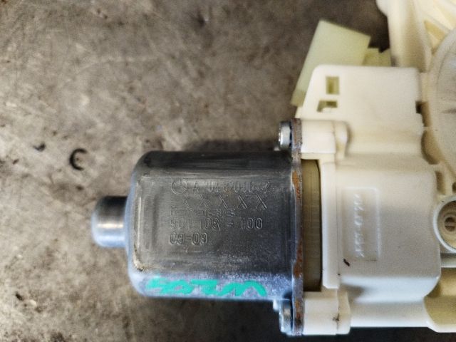 bontott MERCEDES-BENZ C-CLASS Jobb hátsó Ablakemelő Motor