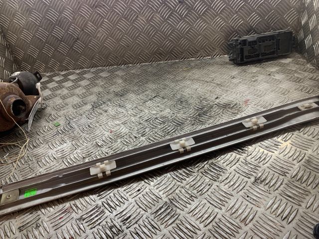 bontott MERCEDES-BENZ C-CLASS Jobb hátsó Ajtó Díszléc