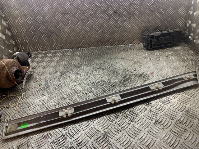 bontott MERCEDES-BENZ C-CLASS Jobb hátsó Ajtó Díszléc