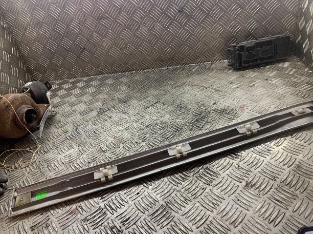 bontott MERCEDES-BENZ C-CLASS Jobb hátsó Ajtó Díszléc