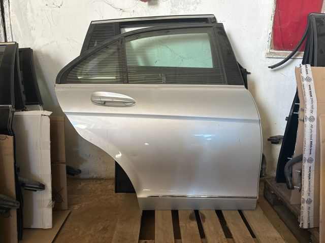 bontott MERCEDES-BENZ C-CLASS Jobb hátsó Ajtó (Részeivel)