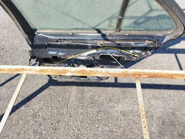 bontott MERCEDES-BENZ C-CLASS Jobb hátsó Ajtó (Részeivel)