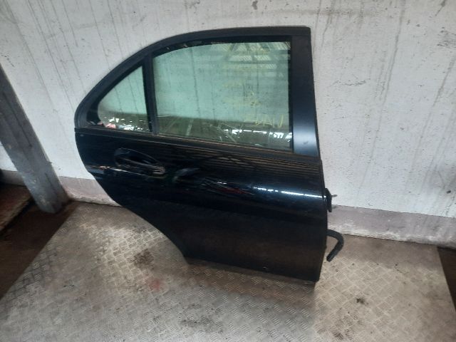 bontott MERCEDES-BENZ C-CLASS Jobb hátsó Ajtó (Részeivel)