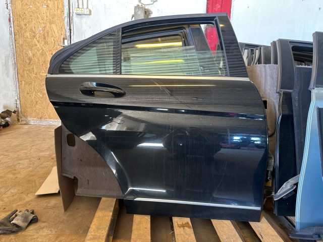 bontott MERCEDES-BENZ C-CLASS Jobb hátsó Ajtó (Részeivel)