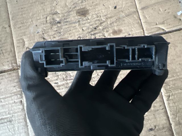 bontott MERCEDES-BENZ C-CLASS Jobb hátsó Ajtó Vezérlőegység