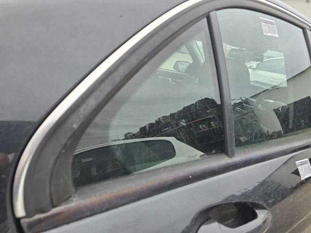 bontott MERCEDES-BENZ C-CLASS Jobb hátsó Fixüveg (Ajtóban)