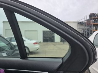bontott MERCEDES-BENZ C-CLASS Jobb hátsó Fixüveg (Ajtóban)