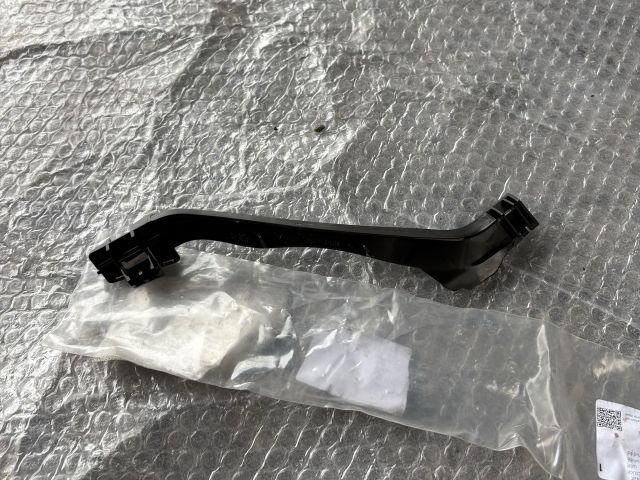 bontott MERCEDES-BENZ C-CLASS Jobb hátsó Küszöb Tartó