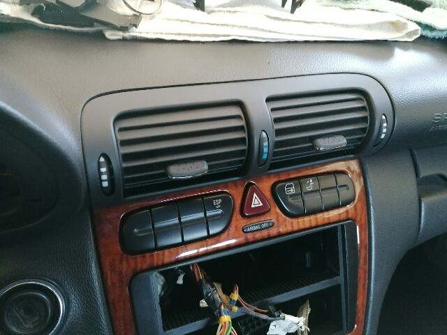 bontott MERCEDES-BENZ C-CLASS Jobb Hátsó Lámpa Foglalat