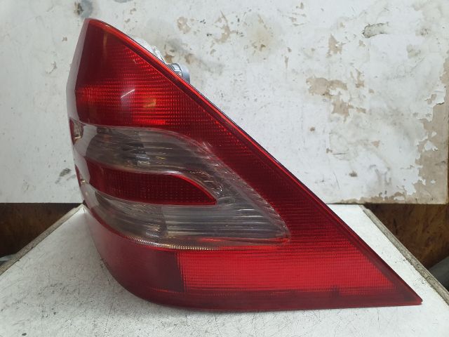 bontott MERCEDES-BENZ C-CLASS Jobb Hátsó Lámpa