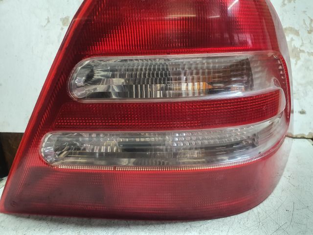 bontott MERCEDES-BENZ C-CLASS Jobb Hátsó Lámpa