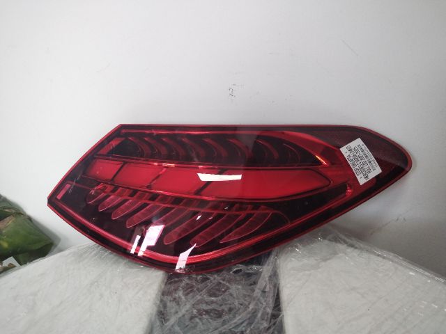 bontott MERCEDES-BENZ C-CLASS Jobb Hátsó Lámpa