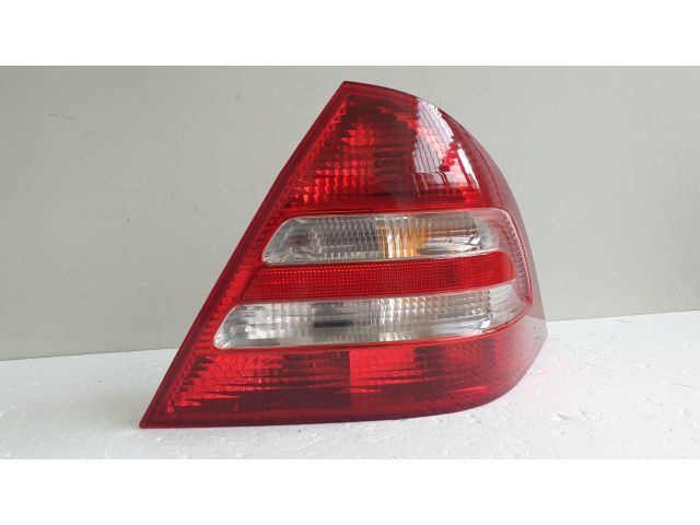 bontott MERCEDES-BENZ C-CLASS Jobb Hátsó Lámpa