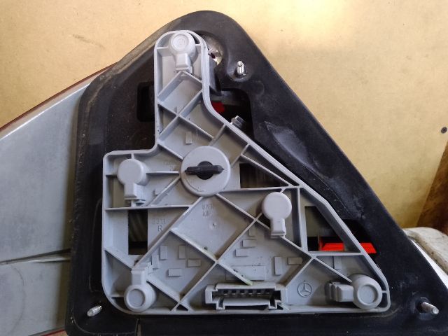 bontott MERCEDES-BENZ C-CLASS Jobb Hátsó Lámpa