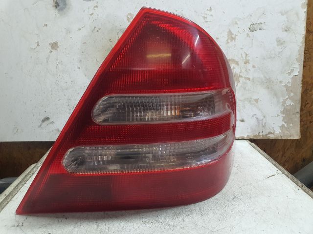 bontott MERCEDES-BENZ C-CLASS Jobb Hátsó Lámpa