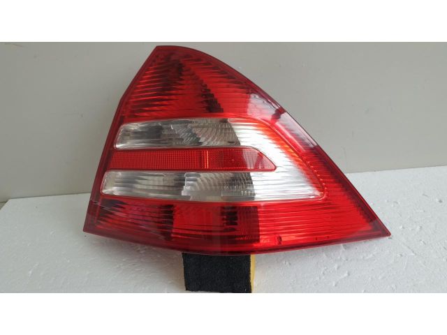 bontott MERCEDES-BENZ C-CLASS Jobb Hátsó Lámpa