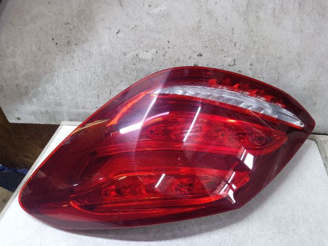 bontott MERCEDES-BENZ C-CLASS Jobb Hátsó Lámpa