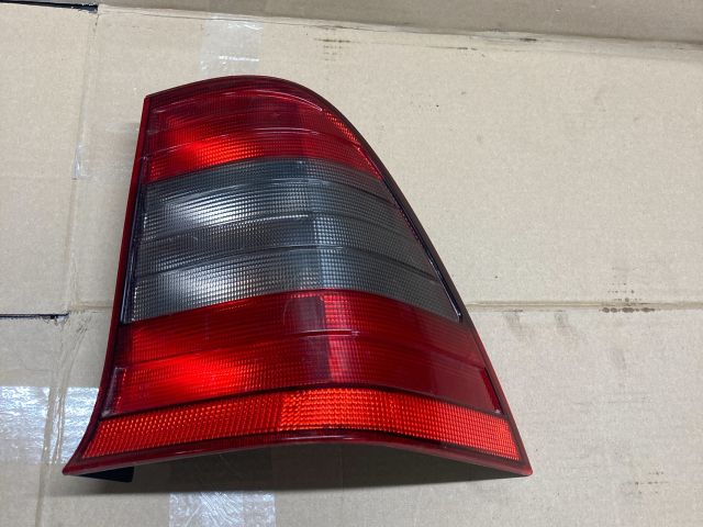 bontott MERCEDES-BENZ C-CLASS Jobb Hátsó Lámpa