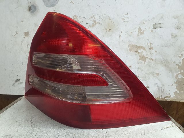 bontott MERCEDES-BENZ C-CLASS Jobb Hátsó Lámpa