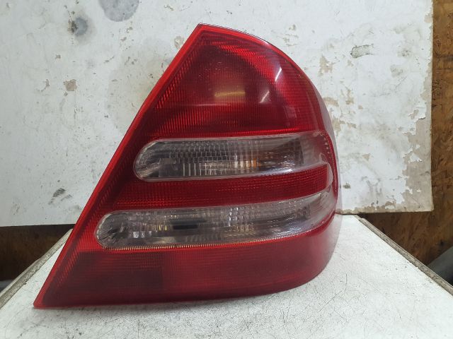 bontott MERCEDES-BENZ C-CLASS Jobb Hátsó Lámpa