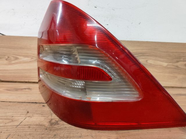 bontott MERCEDES-BENZ C-CLASS Jobb Hátsó Lámpa