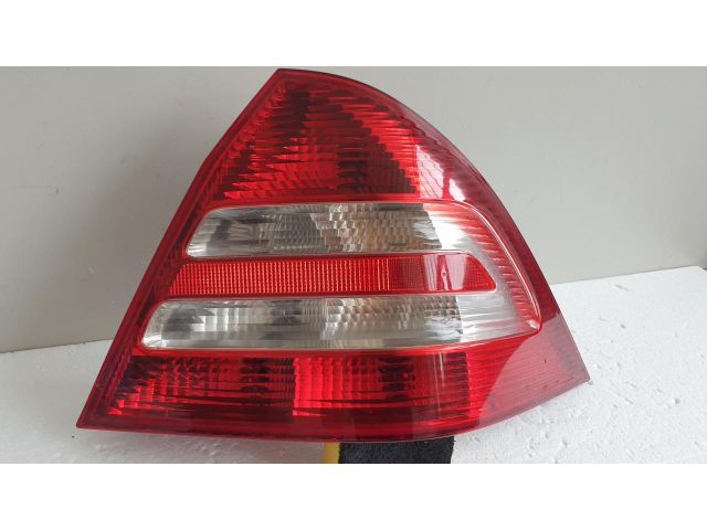 bontott MERCEDES-BENZ C-CLASS Jobb Hátsó Lámpa