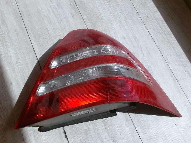 bontott MERCEDES-BENZ C-CLASS Jobb Hátsó Lámpa