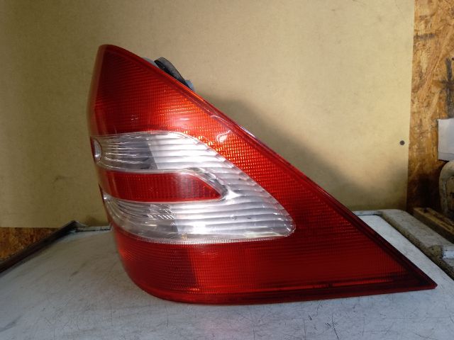 bontott MERCEDES-BENZ C-CLASS Jobb Hátsó Lámpa