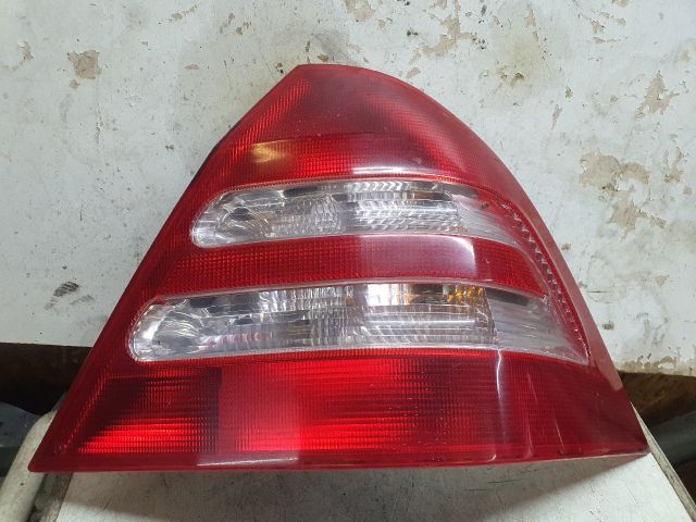 bontott MERCEDES-BENZ C-CLASS Jobb Hátsó Lámpa