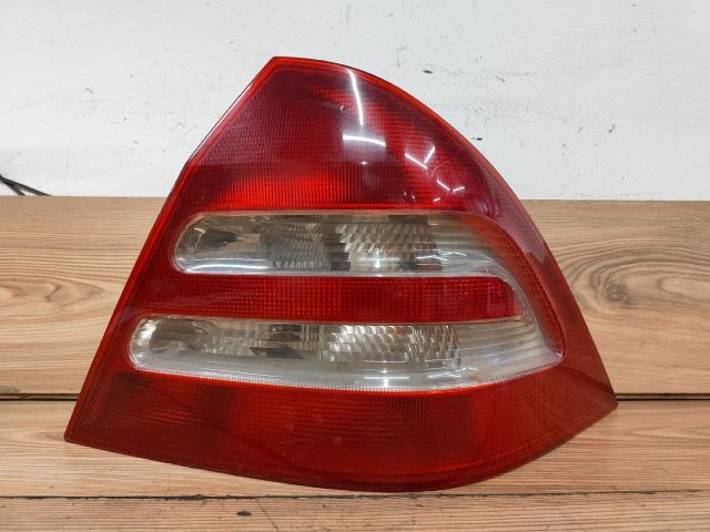 bontott MERCEDES-BENZ C-CLASS Jobb Hátsó Lámpa