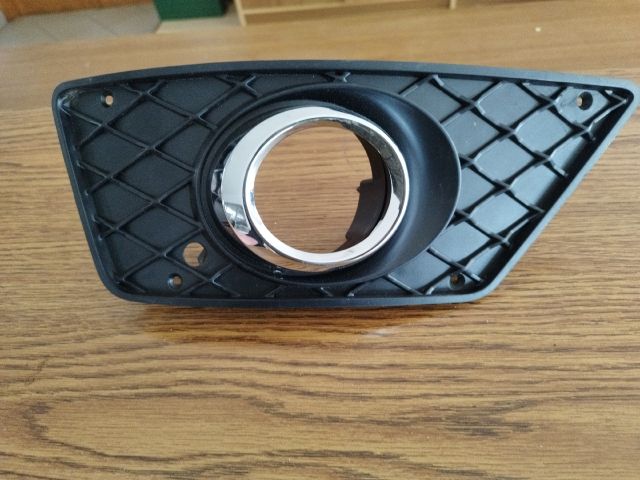 bontott MERCEDES-BENZ C-CLASS Jobb Ködfényszóró Lámpakeret