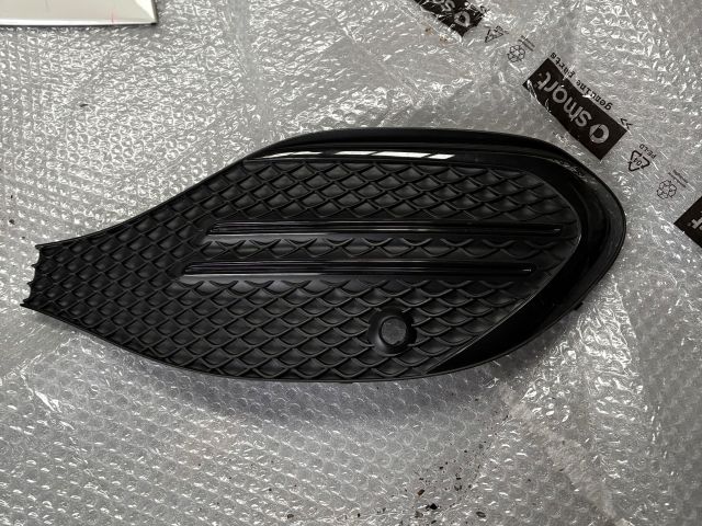 bontott MERCEDES-BENZ C-CLASS Jobb Ködlámpa Rács