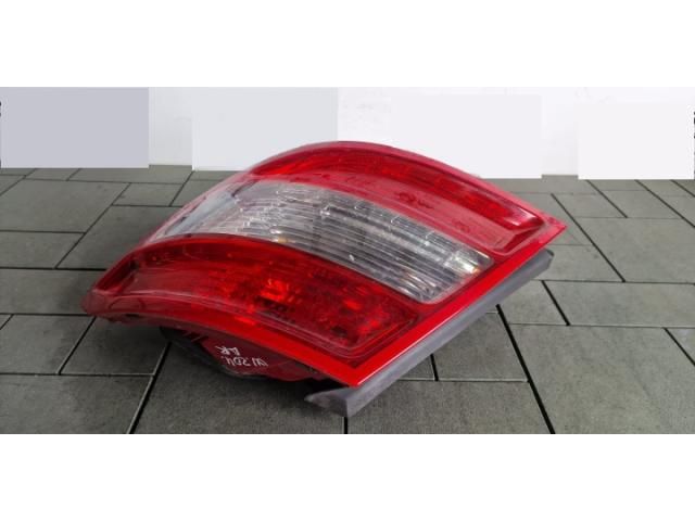 bontott MERCEDES-BENZ C-CLASS Jobb Külső Hátsó Lámpa