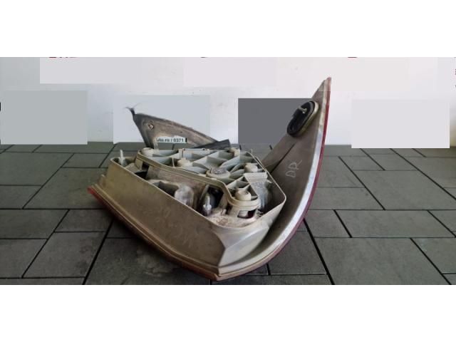 bontott MERCEDES-BENZ C-CLASS Jobb Külső Hátsó Lámpa