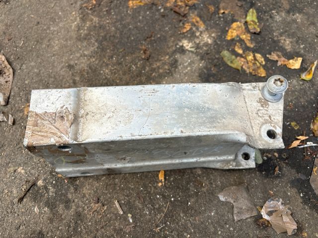 bontott MERCEDES-BENZ C-CLASS Jobb Lökhárító Tartó Nyúlványvég