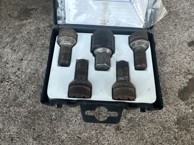 bontott MERCEDES-BENZ C-CLASS Kerékőr Szett