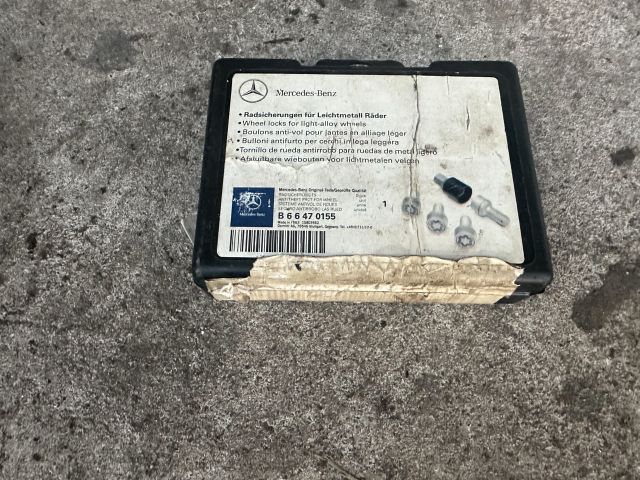 bontott MERCEDES-BENZ C-CLASS Kerékőr Szett