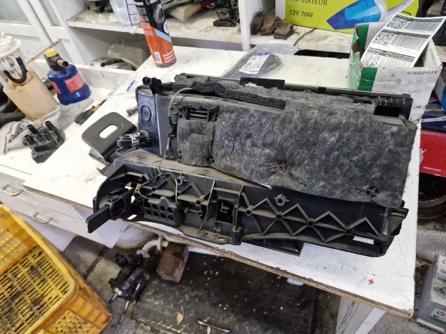 bontott MERCEDES-BENZ C-CLASS Kesztyűtartó