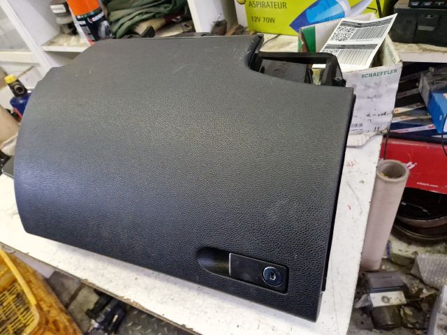 bontott MERCEDES-BENZ C-CLASS Kesztyűtartó