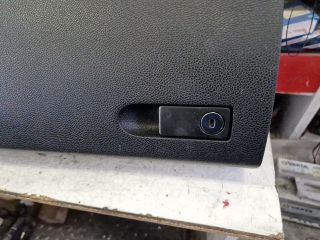 bontott MERCEDES-BENZ C-CLASS Kesztyűtartó