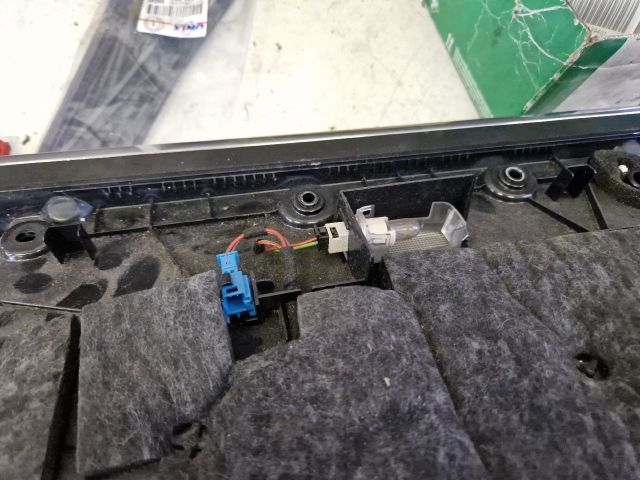 bontott MERCEDES-BENZ C-CLASS Kesztyűtartó