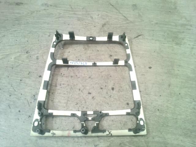 bontott MERCEDES-BENZ C-CLASS Középkonzol Keret