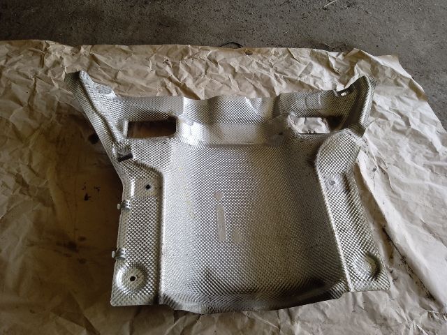 bontott MERCEDES-BENZ C-CLASS Középső Kipufogó Dob Hővédő Lemez