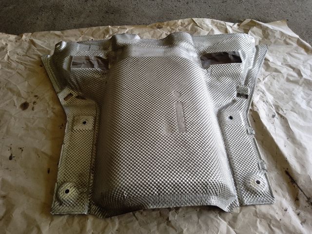 bontott MERCEDES-BENZ C-CLASS Középső Kipufogó Dob Hővédő Lemez