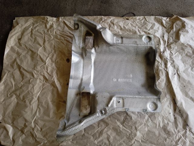 bontott MERCEDES-BENZ C-CLASS Középső Kipufogó Dob Hővédő Lemez