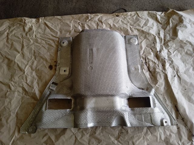 bontott MERCEDES-BENZ C-CLASS Középső Kipufogó Dob Hővédő Lemez