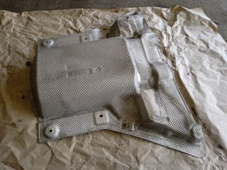 bontott MERCEDES-BENZ C-CLASS Középső Kipufogó Dob Hővédő Lemez