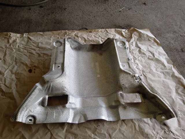 bontott MERCEDES-BENZ C-CLASS Középső Kipufogó Dob Hővédő Lemez