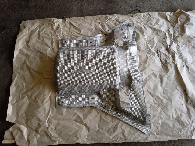 bontott MERCEDES-BENZ C-CLASS Középső Kipufogó Dob Hővédő Lemez