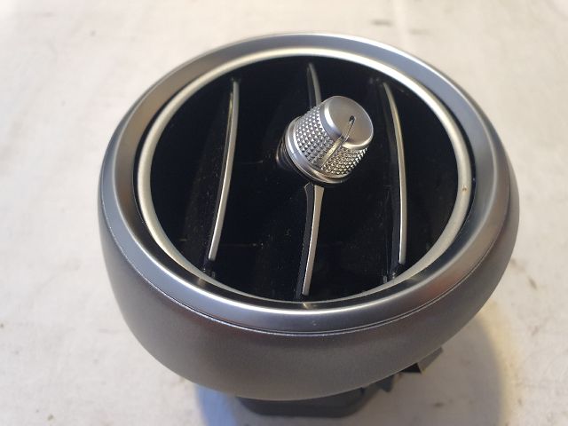 bontott MERCEDES-BENZ C-CLASS Középső Szellőző